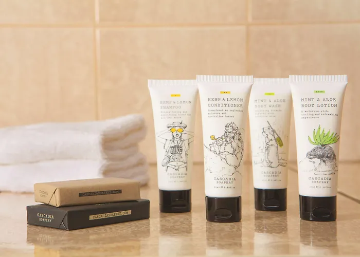 Hotel with pool: Red Lion Hotel Hartford