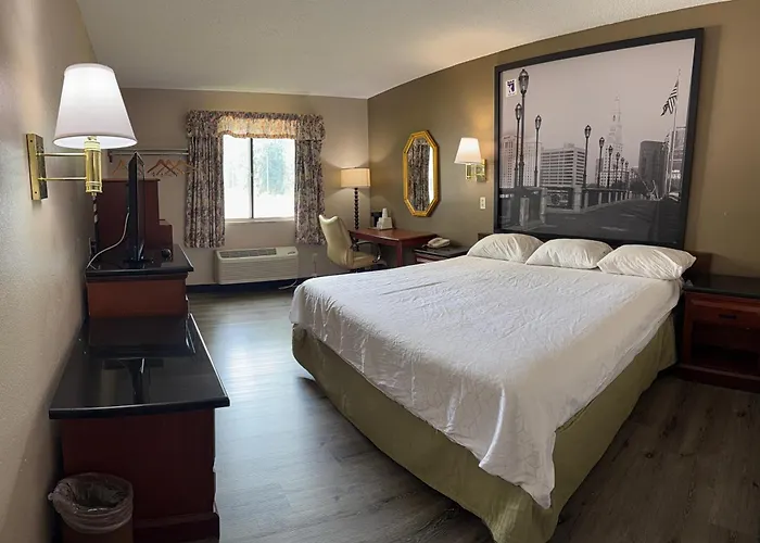Family Friendly Hotels Super 8 By Wyndham Hartford
