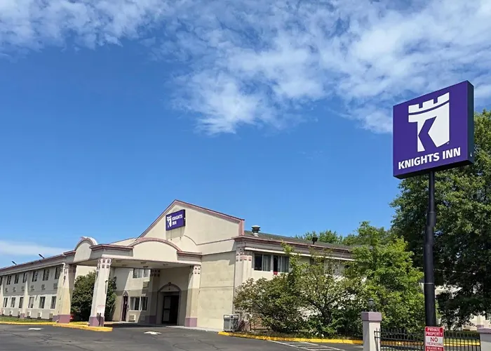 Family Friendly Hotels Super 8 By Wyndham Hartford